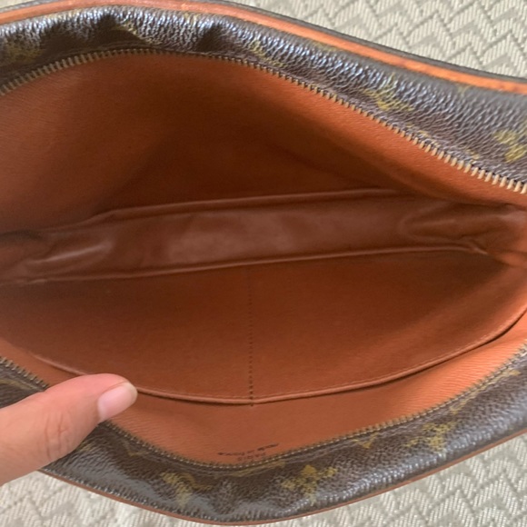 Louis Vuitton Trocadero clutch - Picture 9 of 12